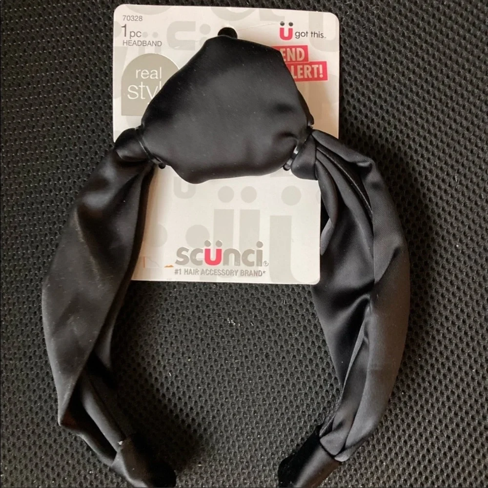 NWT ❤️🔥 Scunci - Black Satin Top Knot Headband - OS